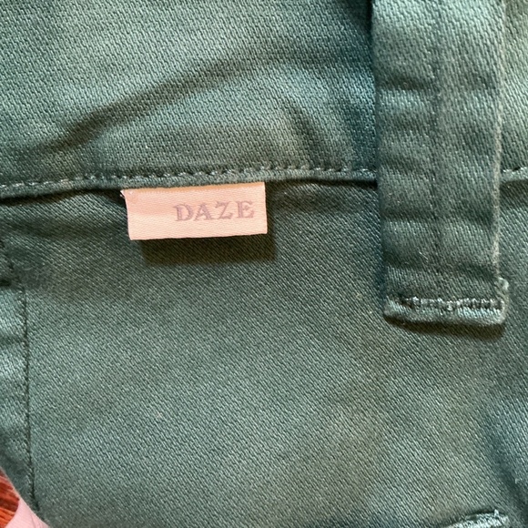 Daze Denim The Flirt Mid Rise Flare Jeans Women’s Size 29 Blue Grass NWT - Picture 11 of 12